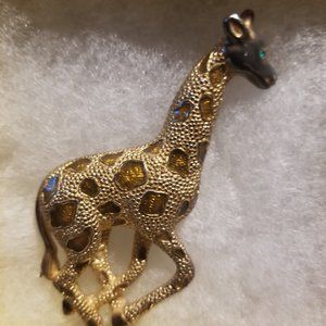 giraffe broach